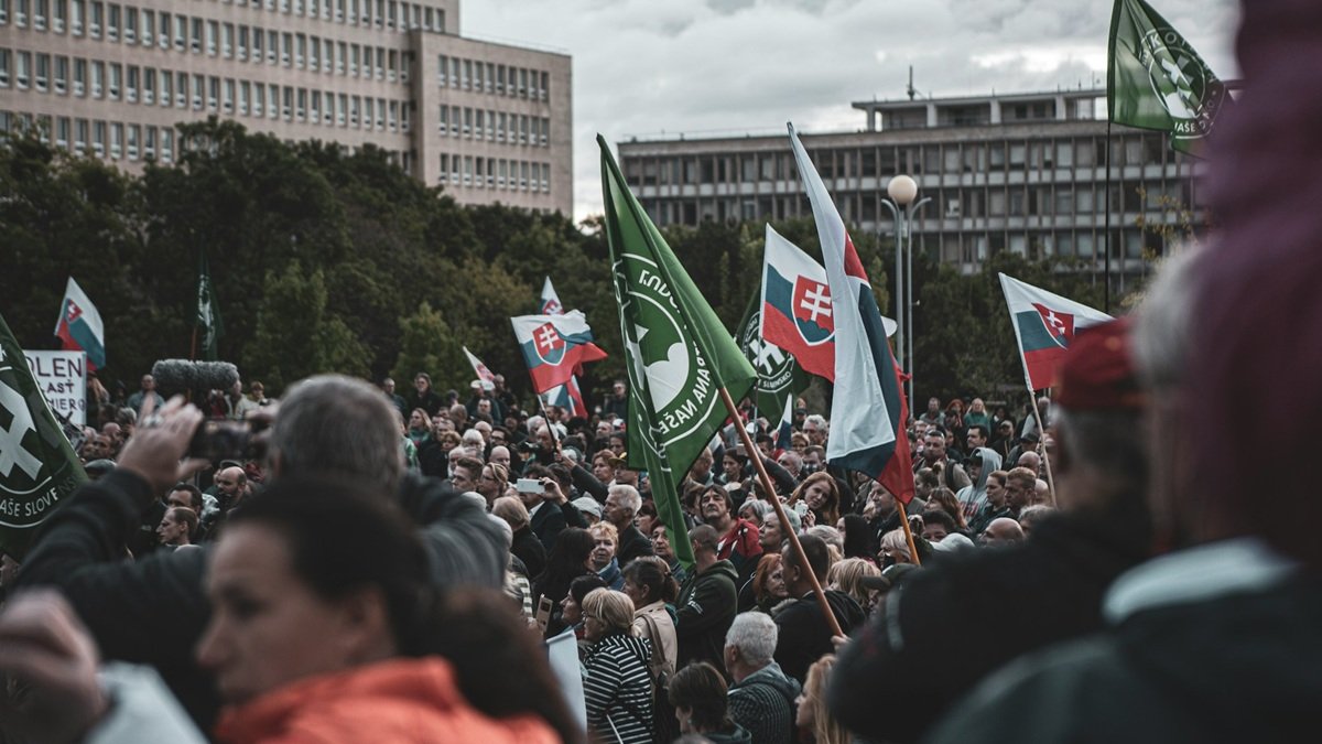 El Parlamento eslovaco aprueba con 90 votos a favor la propuesta de enmienda constitucional liderada por el primer ministro Robert Fico.