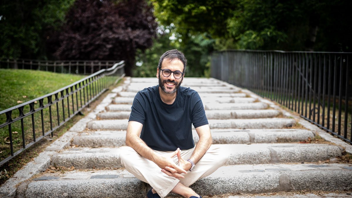 Jorge Freire ha escrito un libro centrado en la agitación del hombre de hoy.