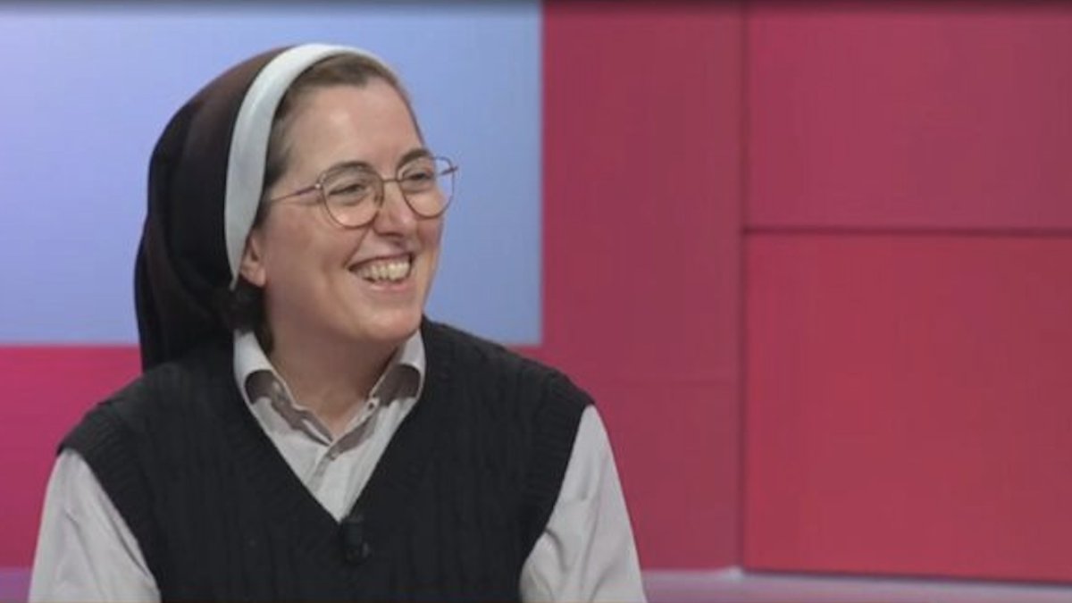 Dolores se afana en abrir el camino