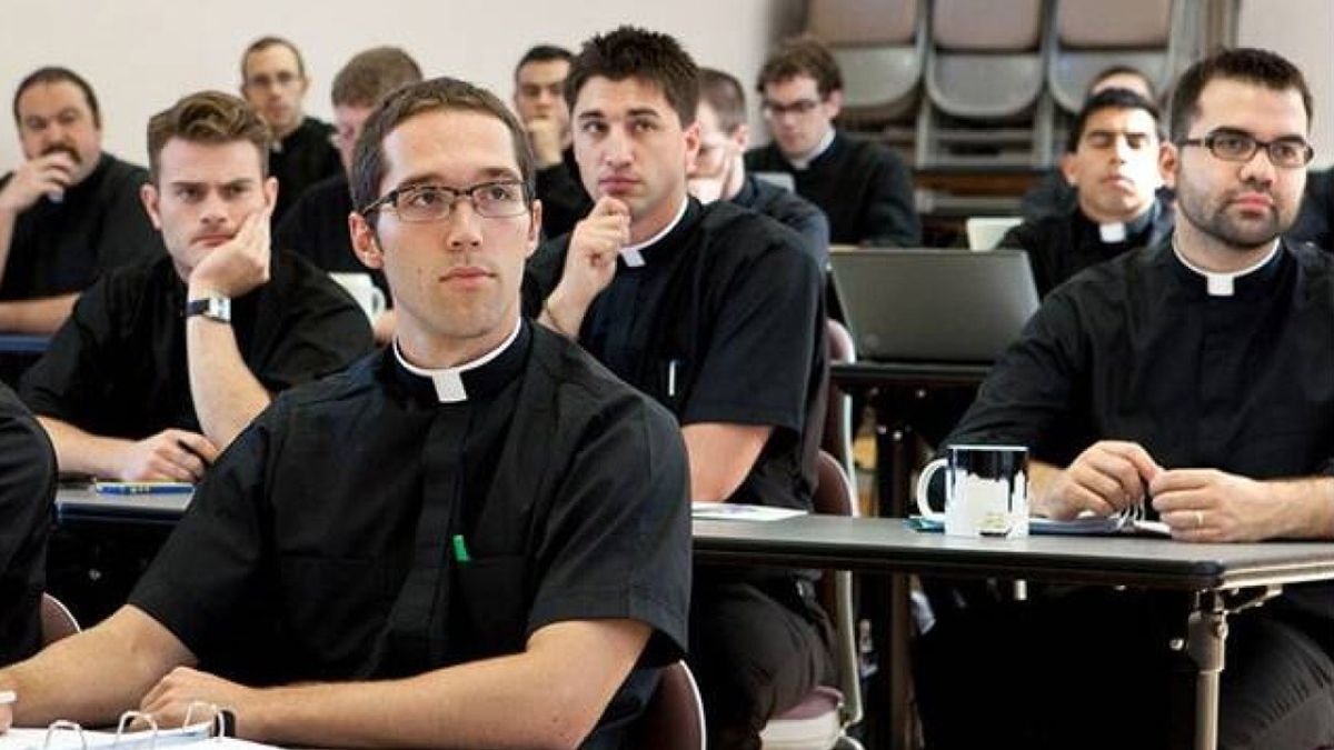 El curso de la Fundación Tatiana va dirigido a sacerdotes jóvenes y de edad mediana con responsabilidad pastoral con los jóvenes.