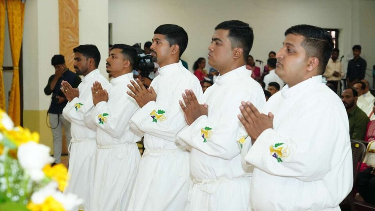 Los nuevos diáconos de la diócesis de Mangalore (India).