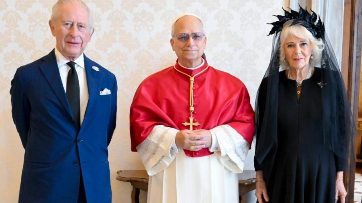 El Papa recibió a Carlos y Camilla antes de la ceremonia ecuménica.