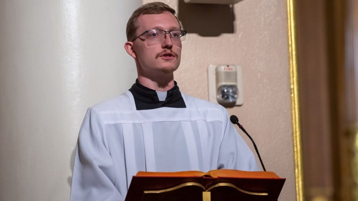 Nathan, uno de los seis hijos de la familia Blanchard, espera su ordenación sacerdotal el próximo 2026.