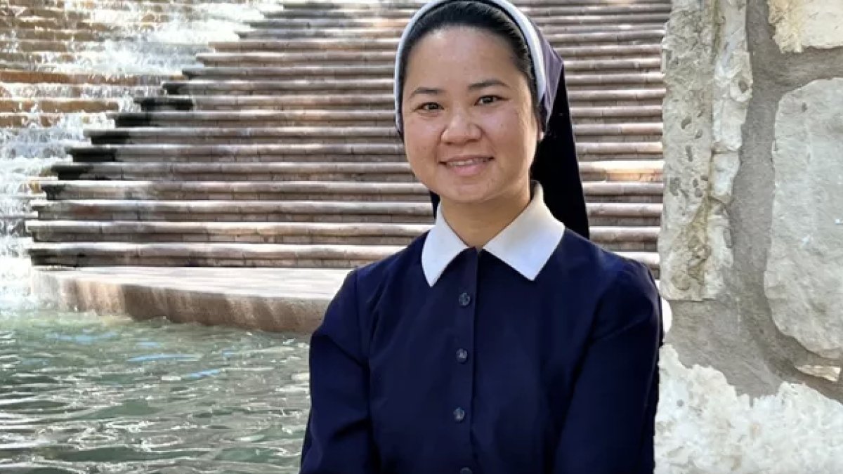 Theres Hong imparte talleres en centros educativos de California.