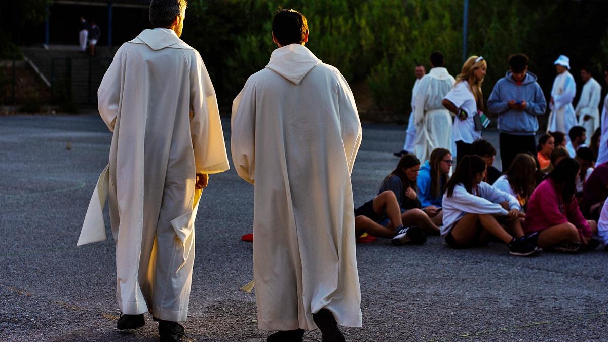 Jesucristo envió a sus discípulos de dos en dos, pero muchos jóvenes sacerdotes se dan de bruces desde el principio con una gran soledad.