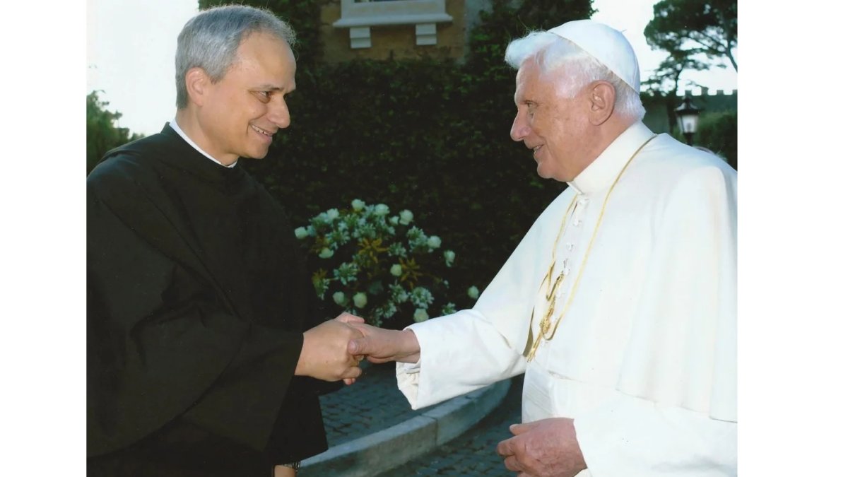 León con el papa Benedicto XVI