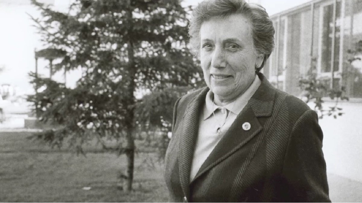 Asunción Linares, en la Universidad de Granada, fue la primera mujer española catedrática de una carrera de Ciencias