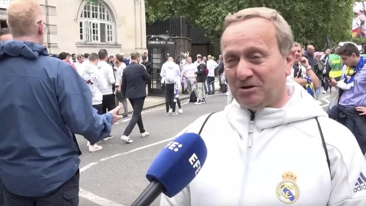 Quillo suele bromear con que en sus misas aparecen fieles de todos los equipos.