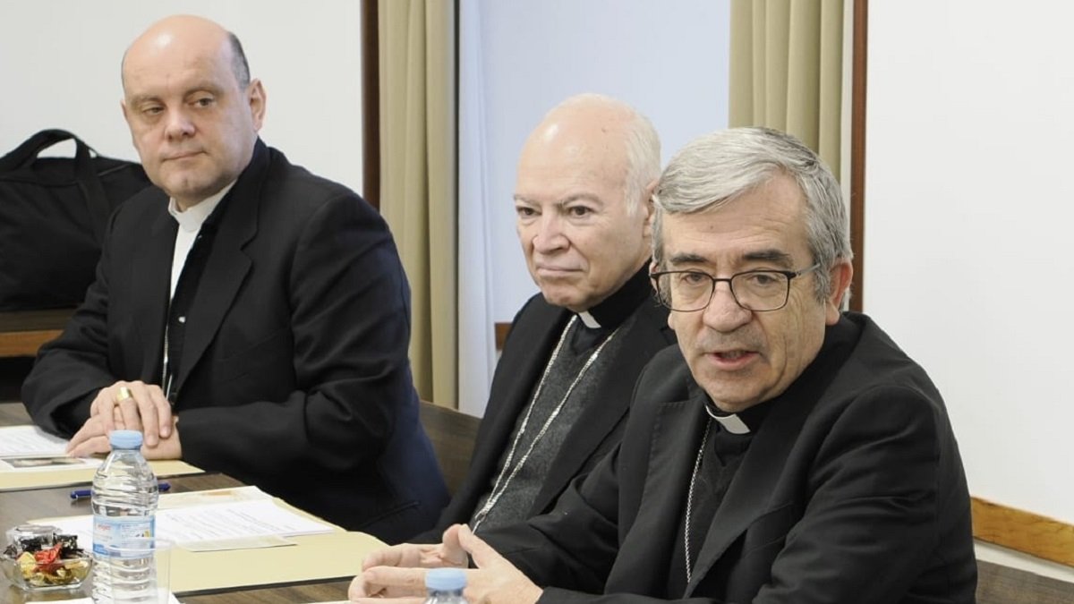 De izquierda a derecha, el obispo auxiliar de México, Francisco Javier Acero; el cardenal Carlos Retes, de México, el arzobispo Luis Argüello, de Valladolid