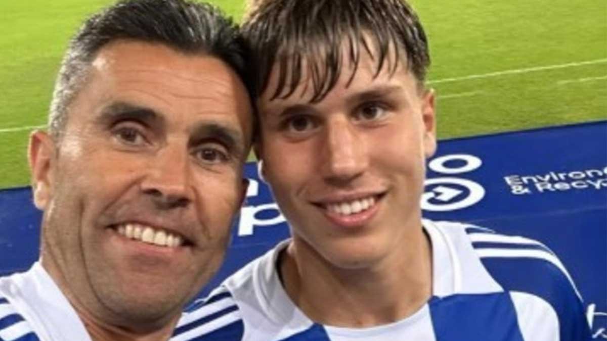 Davinchi, junto a su padre, durante un partido en su etapa en el Recreativo de Huelva.