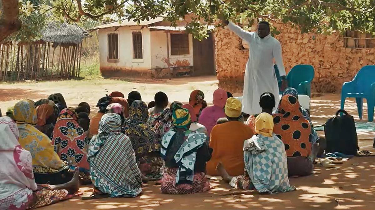 Los catequistas son fundamentales para la transmisión y conservación de la fe allí donde los sacerdotes no llegan con la frecuencia deseada.