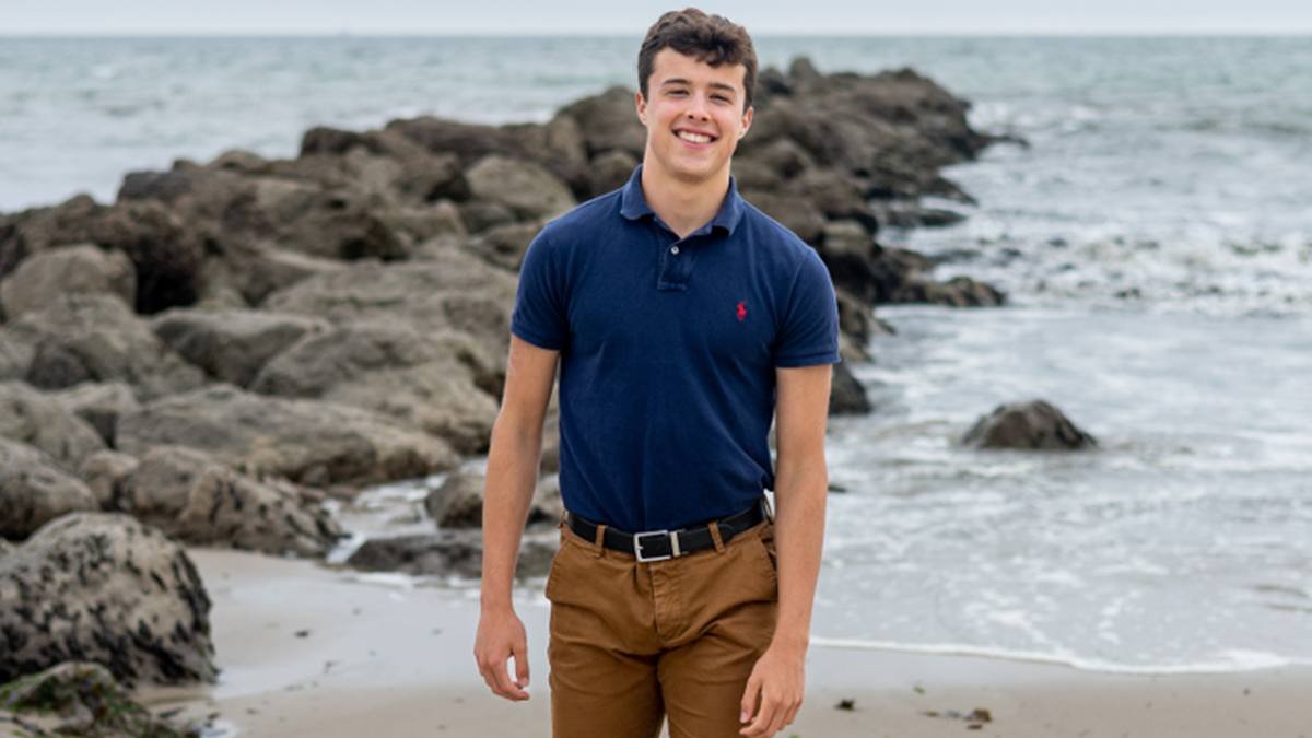 Joseph Malcolm Weinkopf murió a los 19 años mientras dormía, tras pasar la noche en compañía de Jesús Sacramentado.