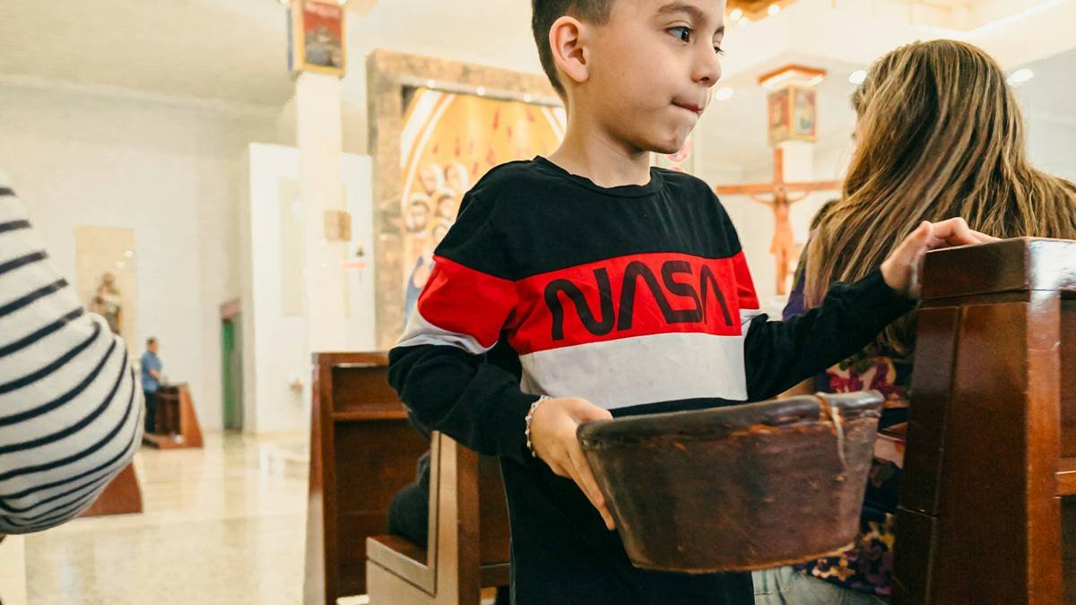 El dinero que se recoge en las misas tiene normalmente su destino en la propia parroquia.