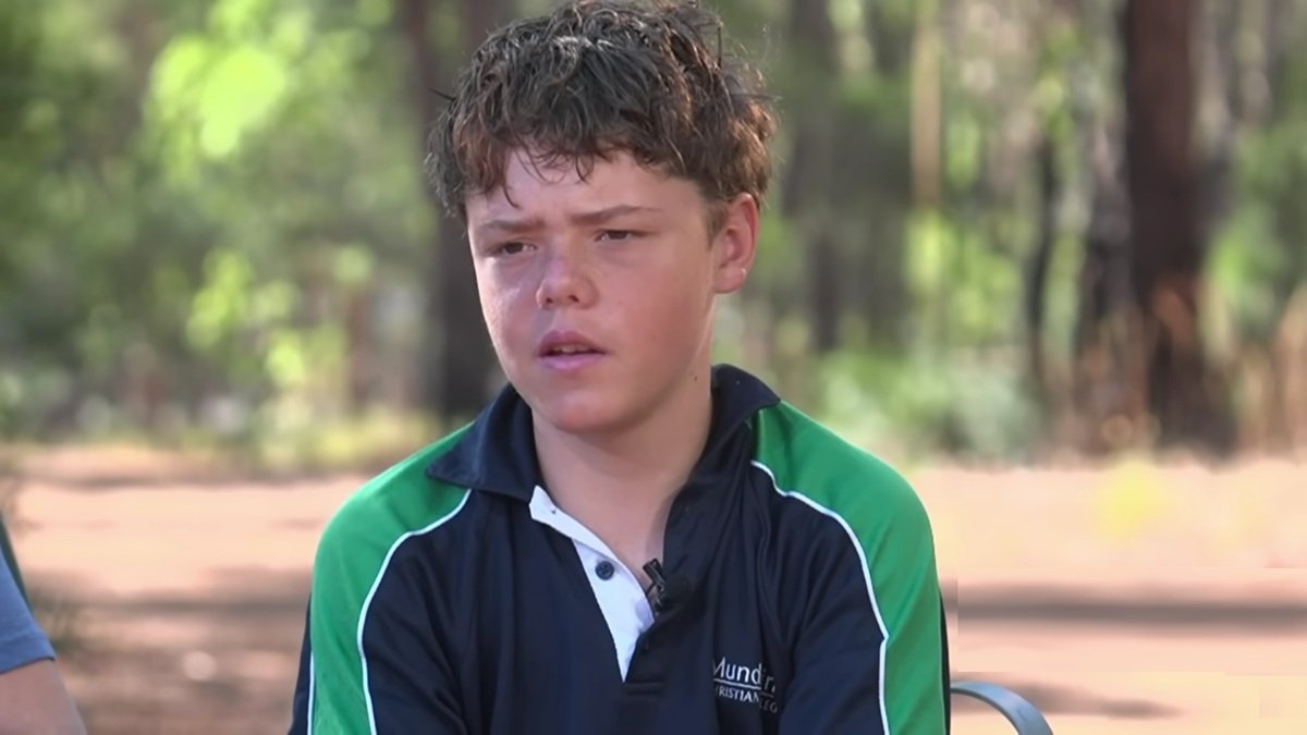 Austin nadó 4 kilómetros hasta la orilla para dar la alarma tras ser arrastrado por el mar con su madre y sus hermanos.