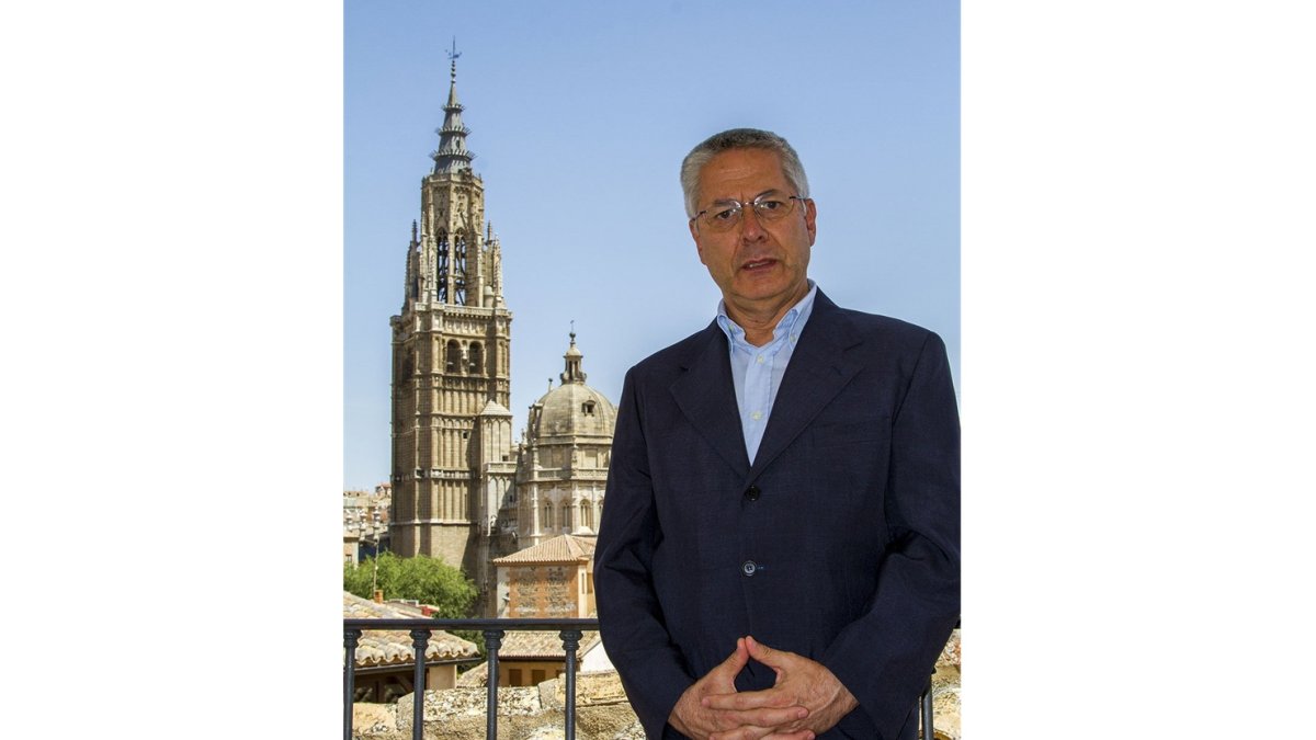 Cuenta los peces del San Cristobalón y escucha el agua bajo el Transparente: 50 años de secretos de la Primada (Carlos Dueñas Rey)