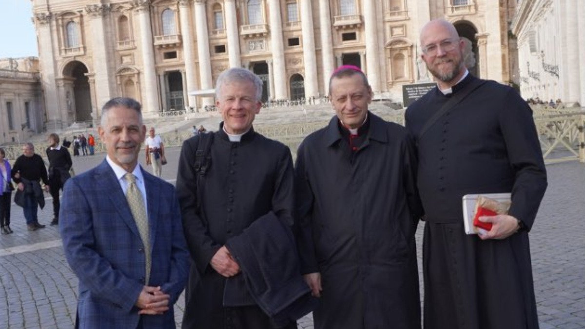 La cúpula de Courage tras su visita al Papa León XIV en el Vaticano.