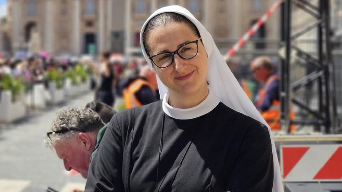 Nina Krapic, Hija de la Caridad y periodista, ha sido nombrada subdirectora de la Sala de Prensa Vaticana; foto de 2025
