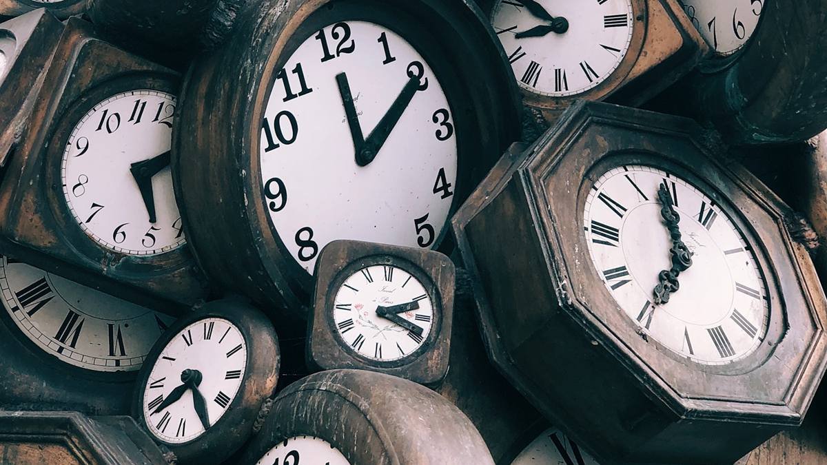 El tiempo pasado, el presente y el futuro pueden ser objeto de empacho si los gestionamos sin criterios éticos y espirituales razonables.