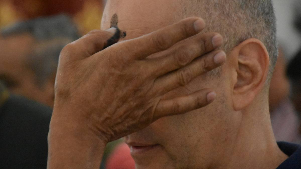 La imposición de la ceniza nos recuerda que el polvo es el origen y el origen siempre espera.