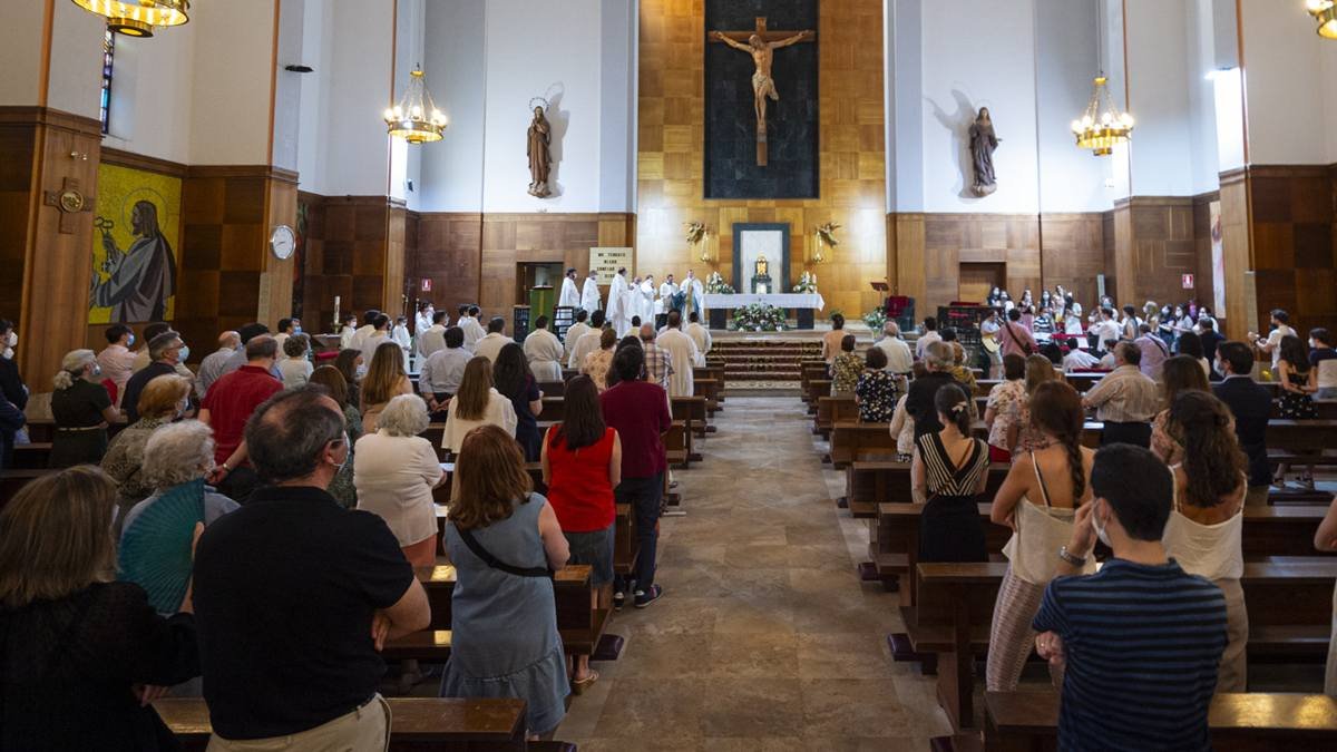 A qué lugar acudir regularmente a misa es una de las grandes decisiones de una familia católica.