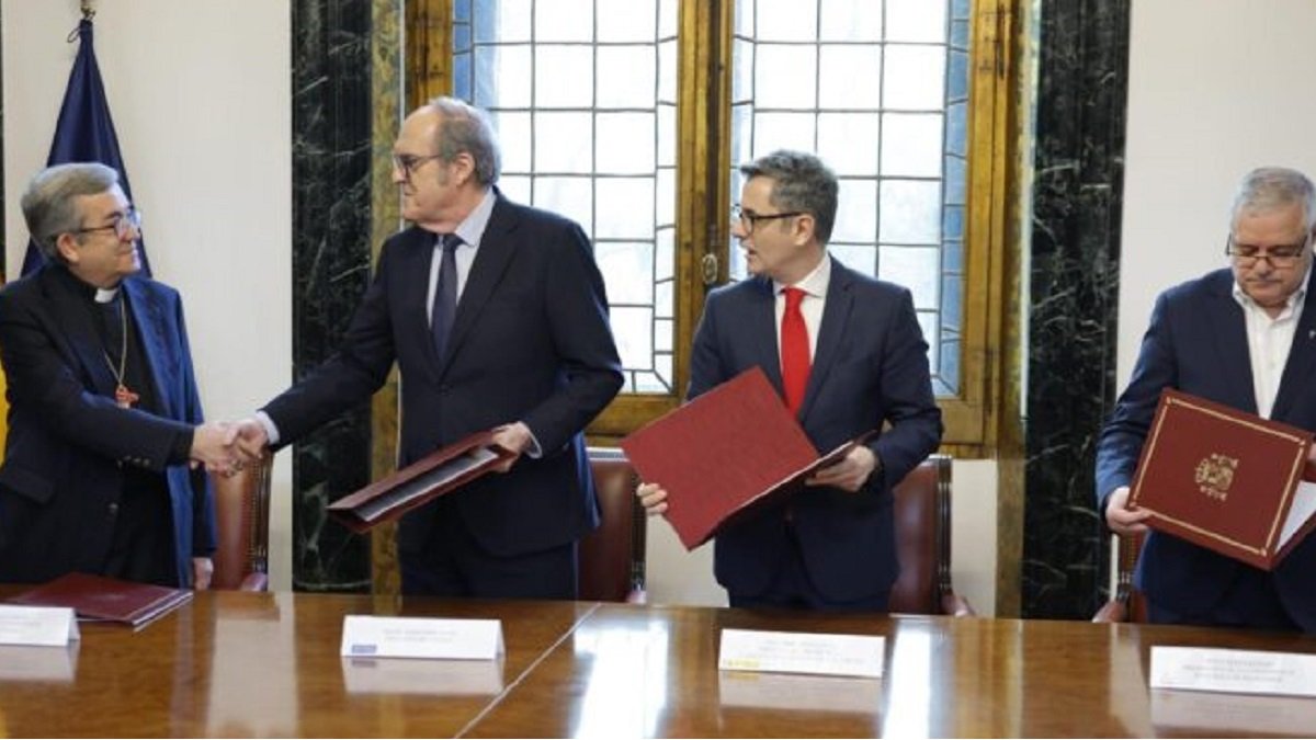 El arzobispo Luis Argüello; el Defensor del Pueblo, Gabilondo; el Ministro Bolaños, de Justicia y Presidencia, y Díaz Sariego, dominico presidente de la CONFER