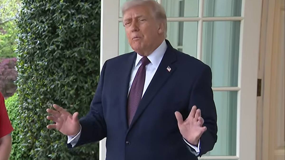 Donald Trump, durante una rueda de prensa en la que expuso su opinión sobre la actitud de León XIV.