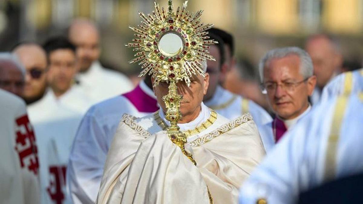 León XIV, en su primera procesión eucarística como Papa: el Corpus Christi de 2025 por las calles de Roma.