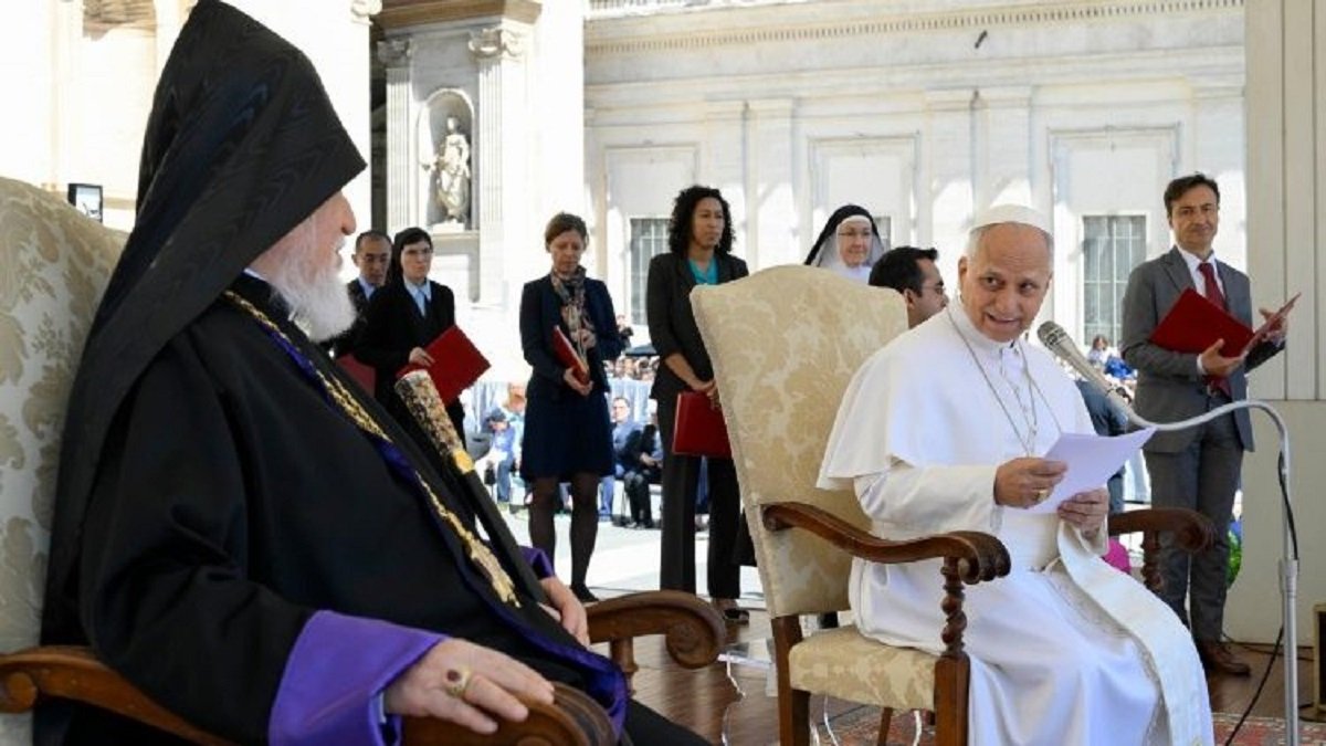 León XIV con Aram I, Catolicós armenio de la Sede de Cilicia, en la audiencia pública del miércoles 20 de mayo