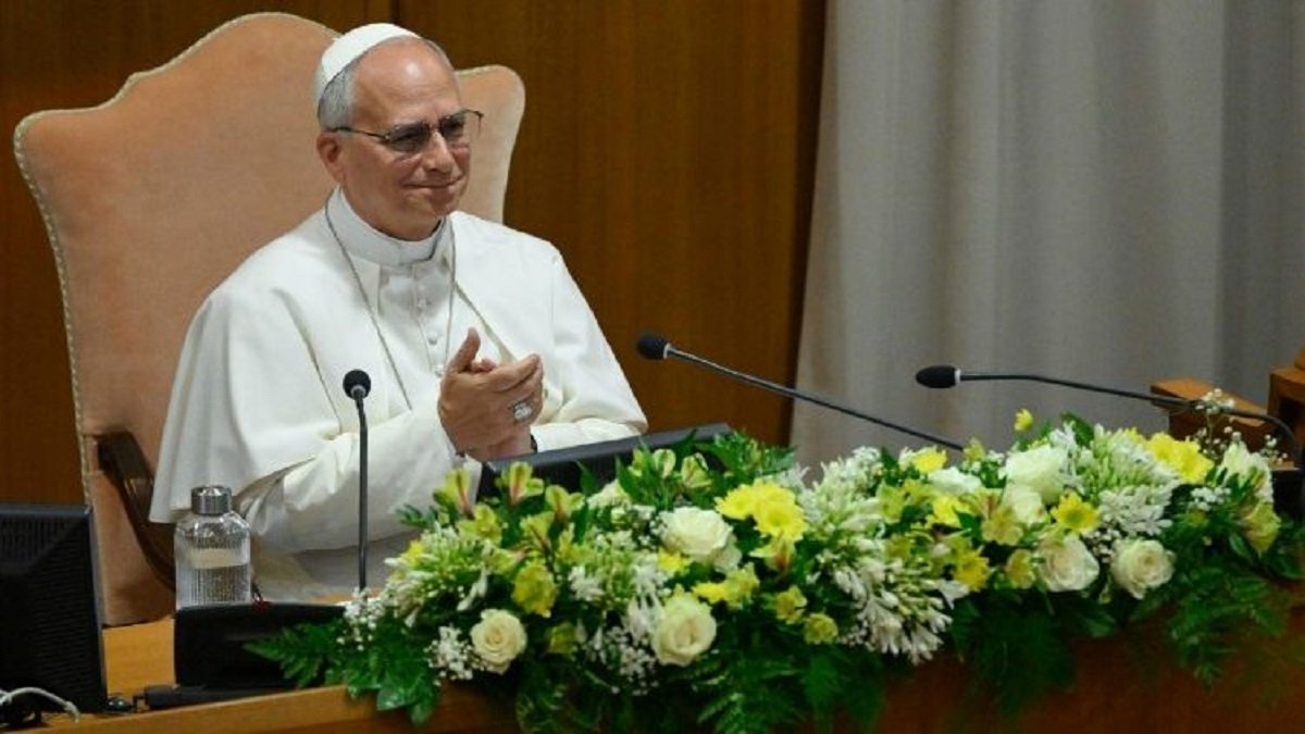 León XIV en la presentación de su encíclica Magnifica Humanitas, la primera que un Papa presenta en persona