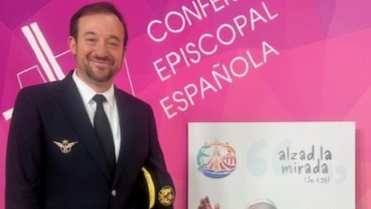Pablo Martínez Núñez, Comandante de Iberia que pilotará el avión del Papa de Madrid a Barcelona