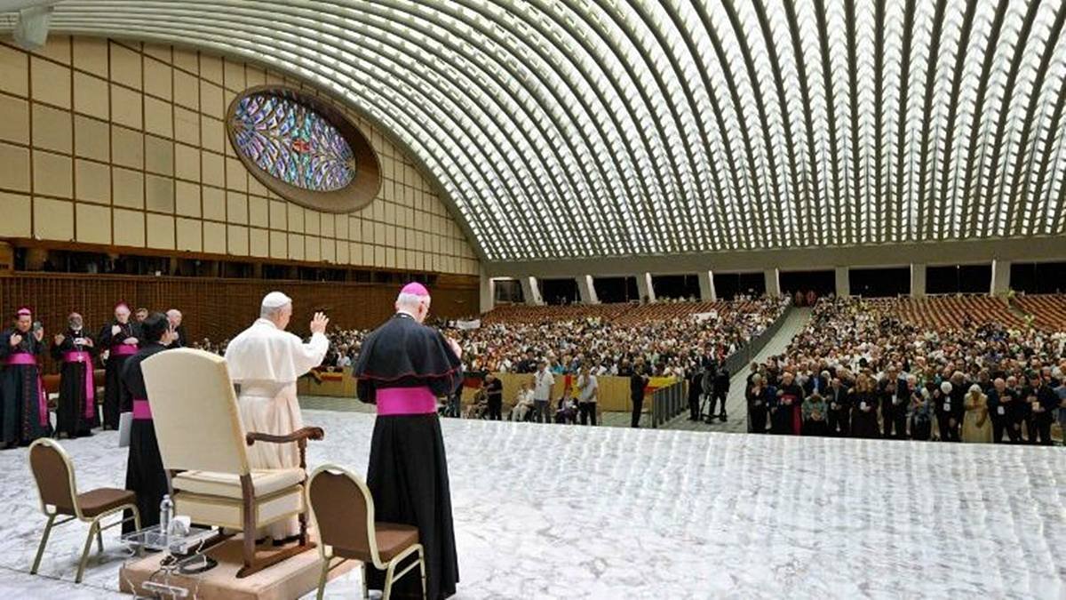 El Papa bendijo la acción de la Renovación Carismática Católica en la Iglesia y en el mundo.