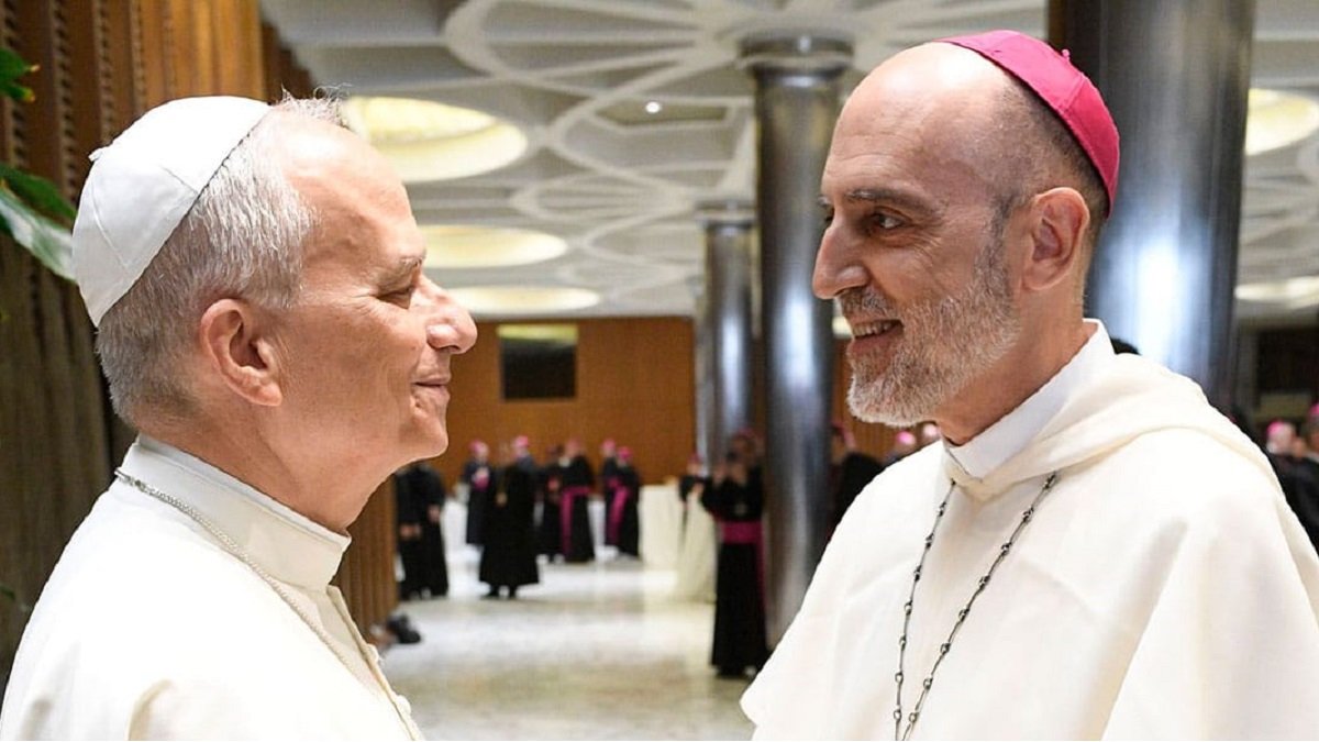 El obispo Xabier Gomez con el Papa León en el Vaticano; el obispo le mostrará la cárcel de Brians 1