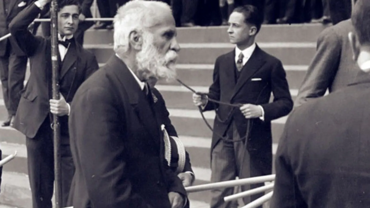 Una de las pocas imágenes conocidas de Antoni Gaudí en la procesión de 1924 del Corpus Christi en Barcelona.