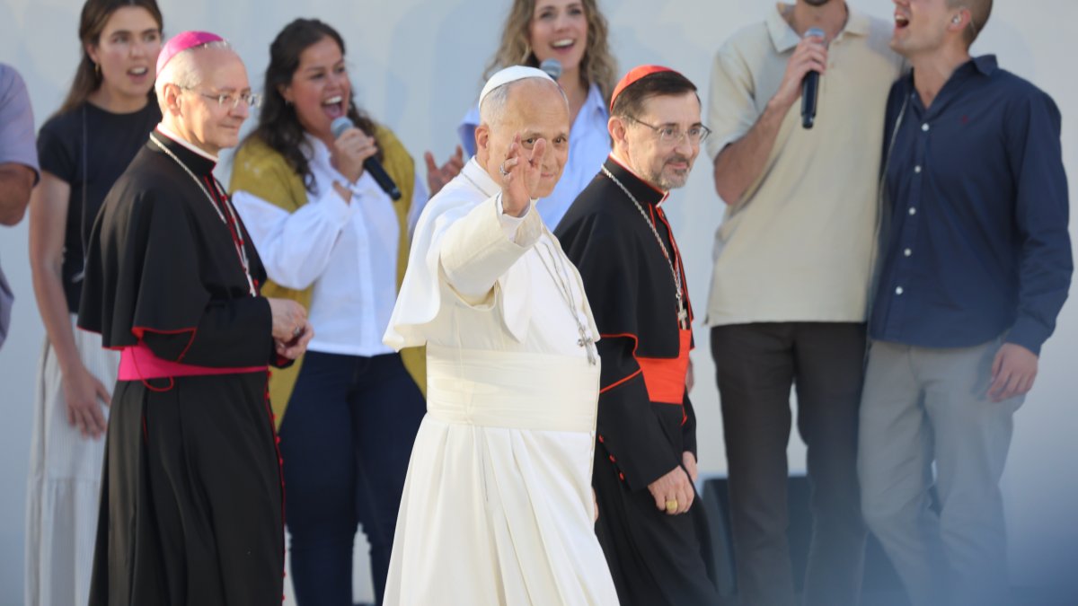 León XIV con el cardenal Cobo en su visita pastoral a Madrid