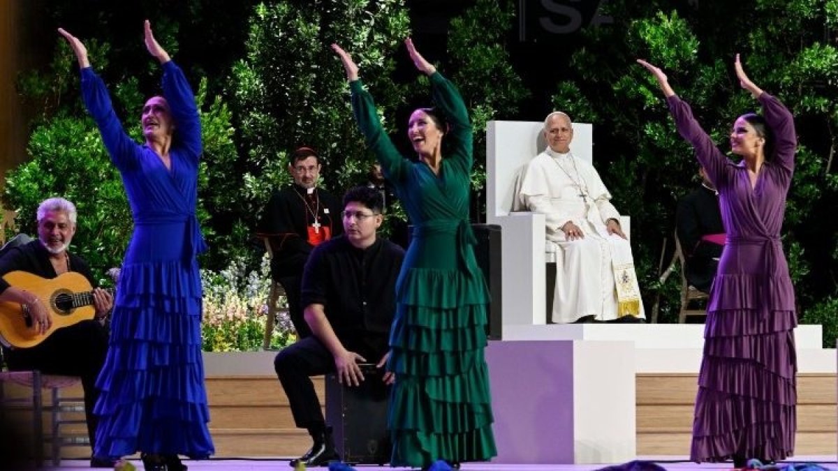 León XIV contempla el espectáculo que desplegó Sara Baras y su compañía en el Madrid Arena