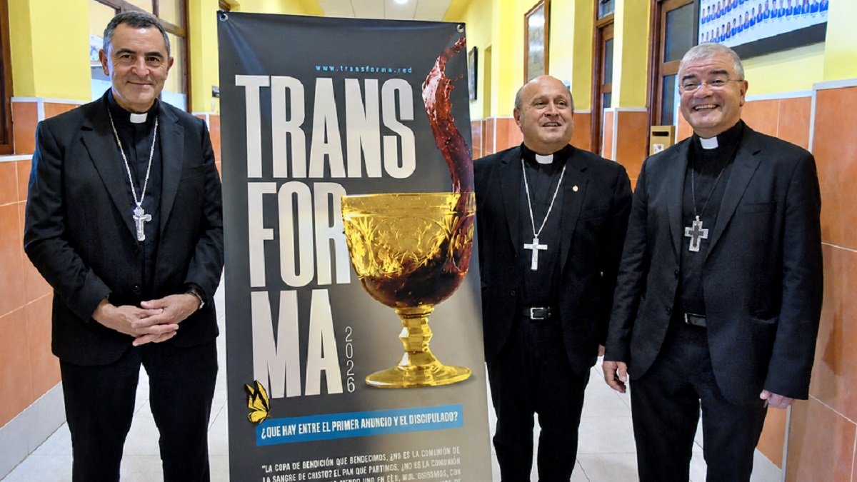 Los obispos Garciandía, de Palencia, y arzobispos Prieto, de Compostela, y Garcia Cordeiro, de Braga, en el Transforma 2026