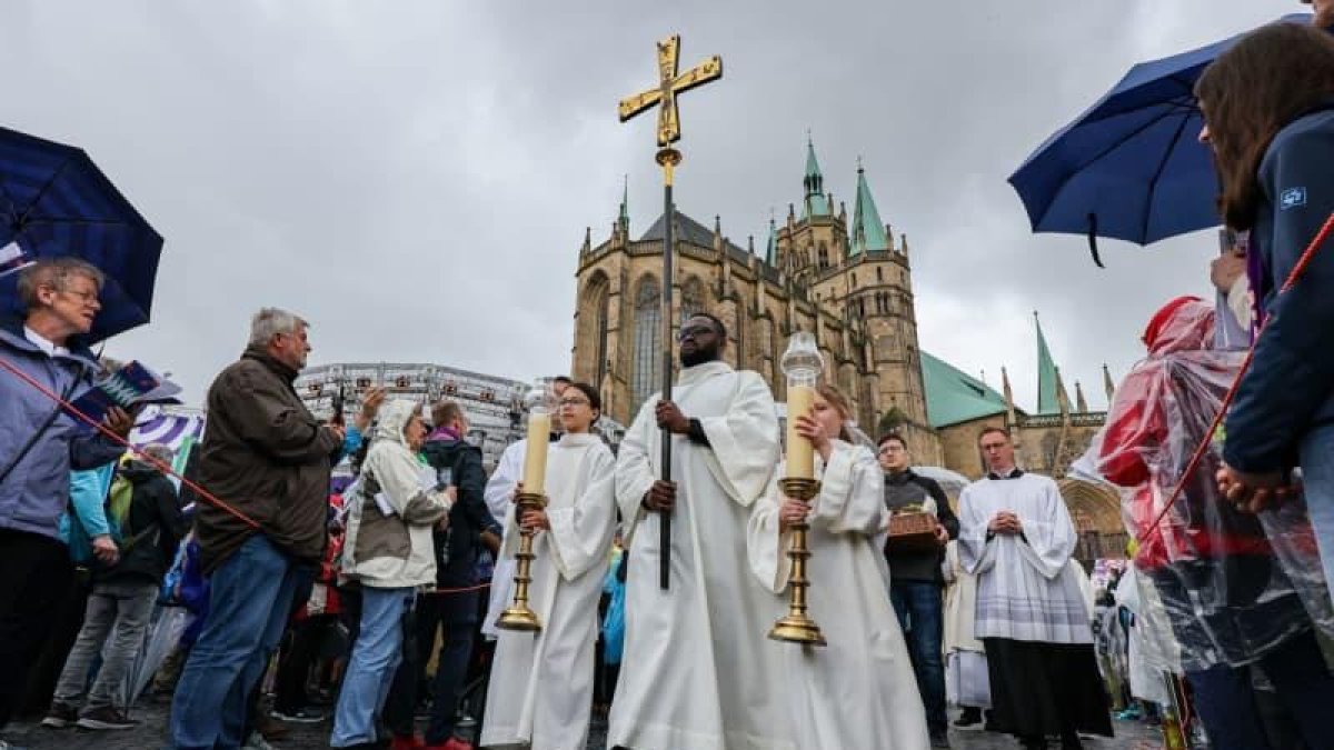 Entre los fundadores destaca Marian Eleganti, obispo emérito de Chur (Suiza).