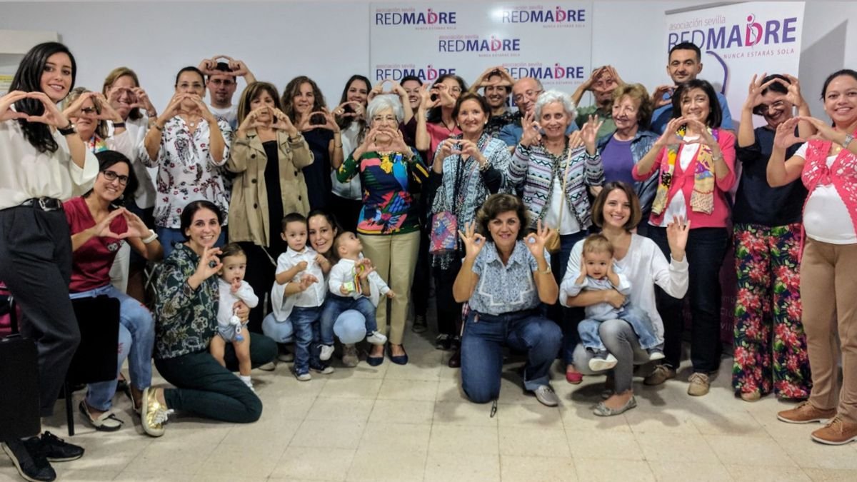 Algunas de las madres ayudadas por REDMADRE