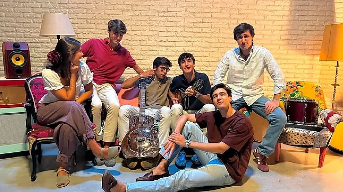 Los seis hermanos de la familia Caño que ahora ya son grupo musical: Envido6