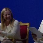 Giorgia Meloni con el Papa Francisco.