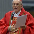 El cardenal Giovanni Battista Re, decano del Colegio Cardenalicio.