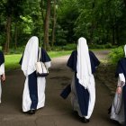 Cuatro hermanas de Sisters of life.