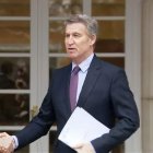 Pedro Sánchez y Alberto Núñez Feijóo, antes de su reunión de marzo pasado en La Moncloa.