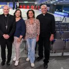 El equipo organizador de Llamados, con el obispo Antonio Prieto (en el centro).