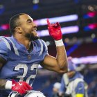 TreVeyon Henderson, de los Patriots, es uno de los jugadores que más abiertamente han hablado de su fe en el contexto de la Super Bowl.
