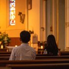 El silencio del templo no es el silencio de la nada, sino el silencio de una espera amorosa.