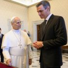 El Papa León XIV con Pedro Sánchez en el Vaticano