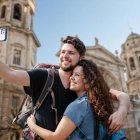 La nueva encuesta del CIS refleja una España marcada por la secularización sexual, el consumo de pornografía y el retroceso del matrimonio religioso entre las nuevas uniones.