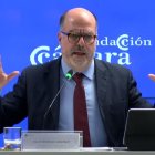 Julio Borges Junyent durante seu discurso em congresso do CEU.