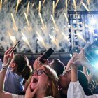 A vigília com jovens no Stade de France reuniu mais de 80.000 pessoas.
